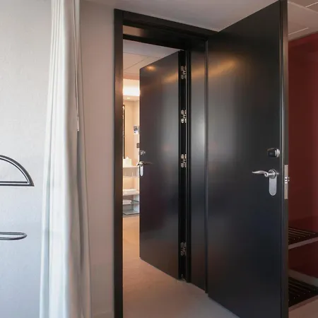 Hotel Myriad By Sana 5*