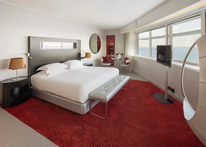 Hotel Myriad By Sana 5*